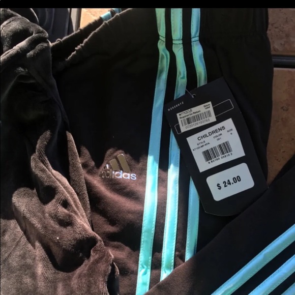 Girls Adidas set in black velour - Picture 2 of 3